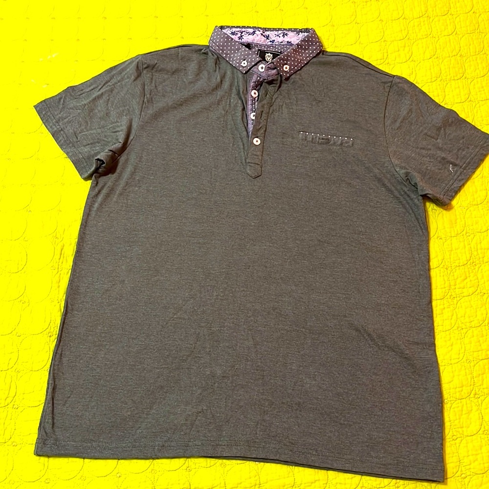 Gray t-shirt athletic fit